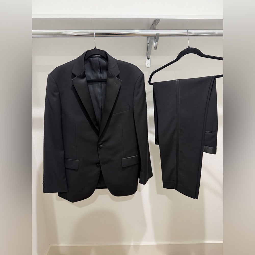 Pronto Uomo Black Tuxedo: Jacket: 40 Regular Pants 34x30